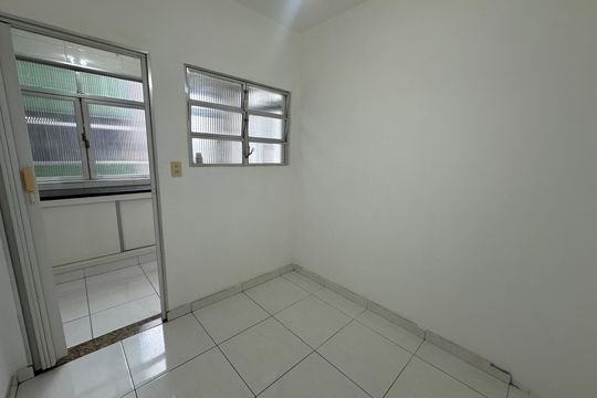 Quarto de Serviço de apartamento para alugar com 4 quartos, 150m² em Centro, São Vicente