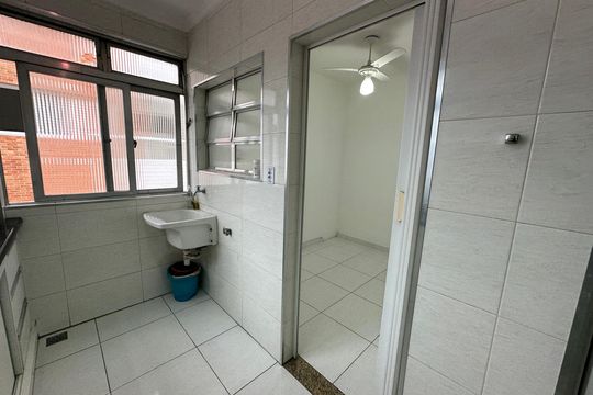 Área de Serviço de apartamento para alugar com 4 quartos, 150m² em Centro, São Vicente