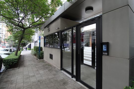Fachada de apartamento à venda com 3 quartos, 184m² em Moema, São Paulo