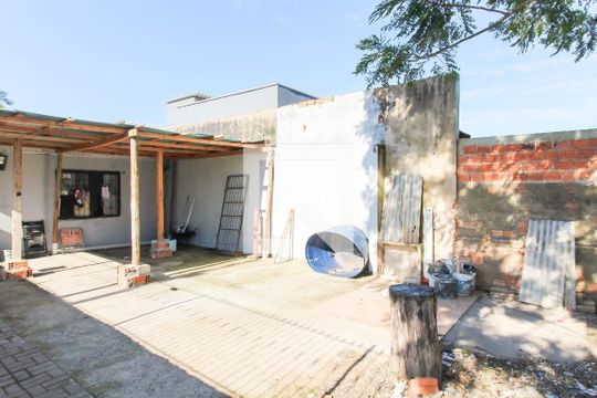 Casa à venda com 2 quartos, 273m² em Rio Branco, Canoas