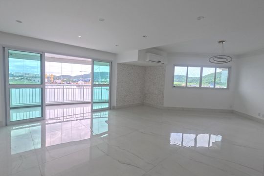 Apartamento para alugar com 3 quartos, 200m² em Ponta da Praia, Santos