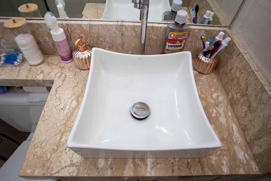 Banheiro de apartamento à venda com 2 quartos, 44m² em Canhema, Diadema