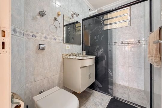 Banheiro de apartamento para alugar com 1 quarto, 33m² em Liberdade, São Paulo