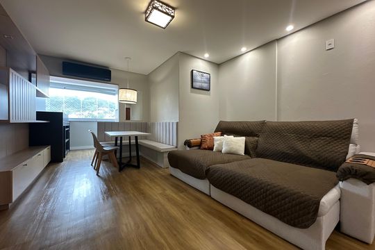 Sala de apartamento para alugar com 2 quartos, 75m² em Fazenda Santo Antônio, São José