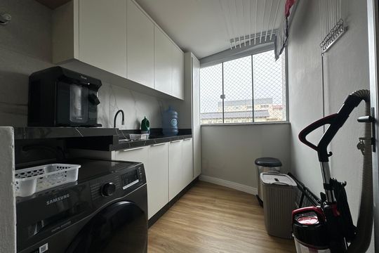 Lavanderia de apartamento para alugar com 2 quartos, 75m² em Fazenda Santo Antônio, São José