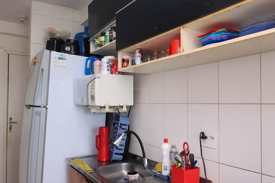 Cozinha  de apartamento à venda com 2 quartos, 47m² em Jardim Henriqueta, Taboão da Serra