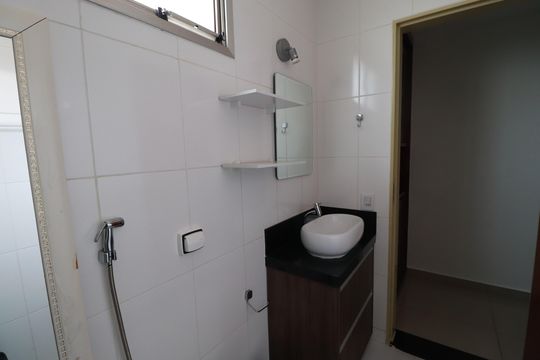 Banheiro  de apartamento para alugar com 1 quarto, 40m² em Centro, Ribeirão Preto