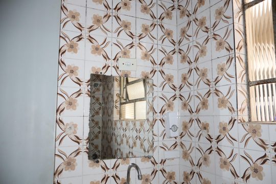 Banheiro de casa para alugar com 2 quartos, 75m² em Vila Ivg, São Paulo