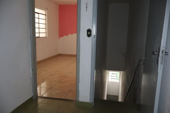 Hall de entrada de casa para alugar com 2 quartos, 75m² em Vila Ivg, São Paulo