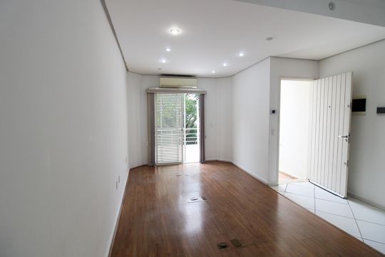Sala de casa à venda com 3 quartos, 120m² em Jardim das Vertentes, São Paulo