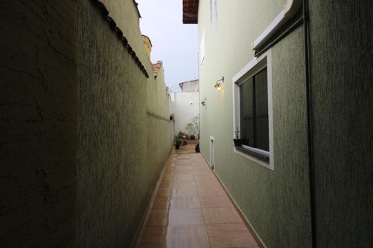 Corredor de casa à venda com 4 quartos, 140m² em Engenheiro Goulart, São Paulo