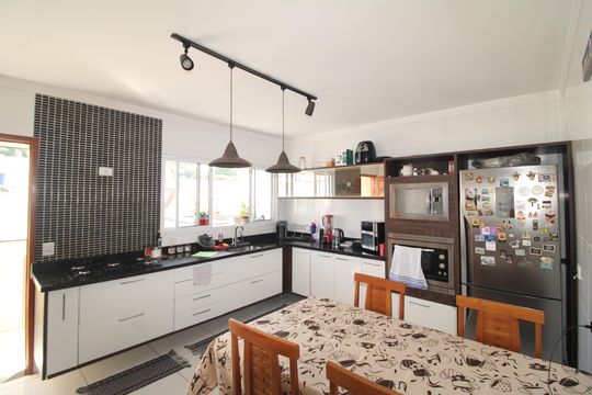 Cozinha de casa à venda com 4 quartos, 153m² em Vila Ester (zona Norte), São Paulo