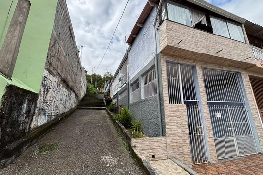 Vista da Rua de casa para alugar com 2 quartos, 80m² em Jardim Nomura, Cotia