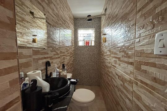 Banheiro de casa para alugar com 2 quartos, 80m² em Jardim Nomura, Cotia