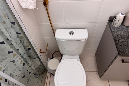 Banheiro Social de apartamento para alugar com 2 quartos, 56m² em Barra Olímpica, Rio de Janeiro
