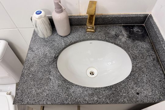 Banheiro Social de apartamento para alugar com 2 quartos, 56m² em Barra Olímpica, Rio de Janeiro