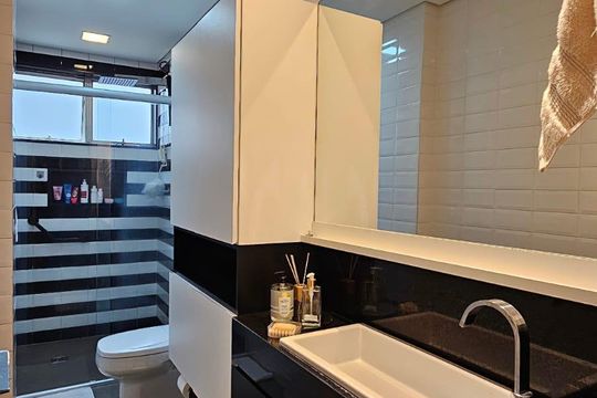 banheiro de apartamento à venda com 3 quartos, 80m² em Funcionários, Belo Horizonte