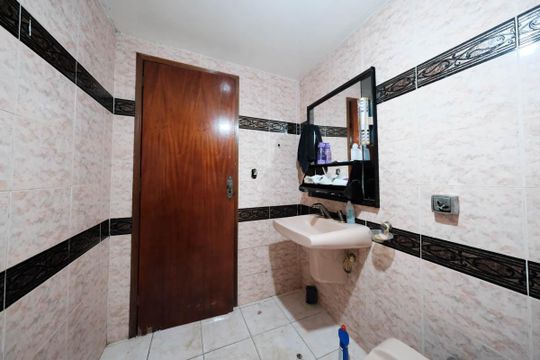Banheiro 1 de casa à venda com 4 quartos, 229m² em Jardim Gonzaga, São Paulo