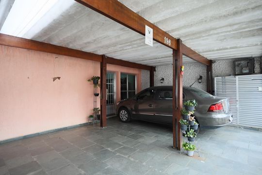 Garagem de casa à venda com 4 quartos, 232m² em Quitaúna, Osasco