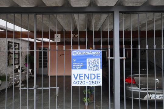 Fachada de casa à venda com 4 quartos, 232m² em Quitaúna, Osasco