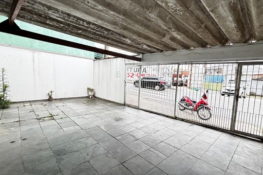 Garagem de casa para alugar com 2 quartos, 67m² em Parque das Nações, Santo André