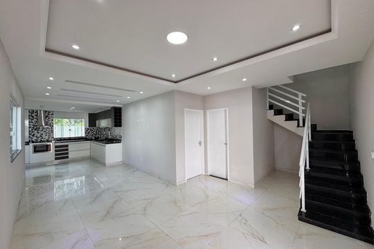 Casa de Condomínio para alugar com 3 quartos, 226m² em Vargem Grande, Rio de Janeiro