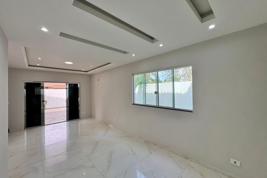 Sala de casa de condomínio para alugar com 3 quartos, 226m² em Vargem Grande, Rio de Janeiro