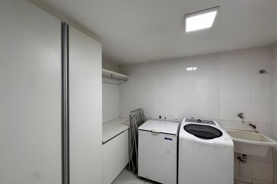 Área de Serviço de casa de condomínio para alugar com 6 quartos, 382m² em Barra da Tijuca, Rio de Janeiro