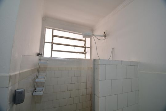 Banheiro de apartamento para alugar com 1 quarto, 77m² em Centro, Campinas