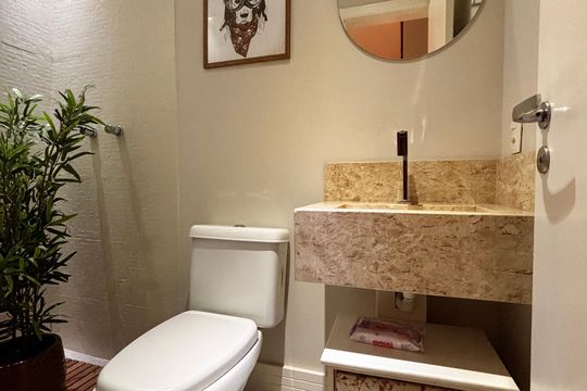 Banheiro de apartamento à venda com 1 quarto, 72m² em Tamboré, Barueri