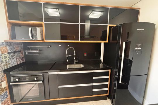 Cozinha de apartamento à venda com 1 quarto, 72m² em Tamboré, Barueri