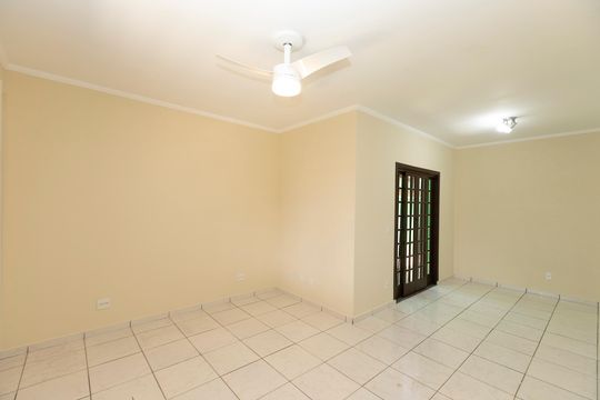Casa de Condomínio para alugar com 3 quartos, 140m² em Conjunto Habitacional Vila Santana (sousas), Campinas
