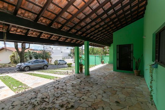 GARAGENS de casa de condomínio para alugar com 3 quartos, 140m² em Conjunto Habitacional Vila Santana (sousas), Campinas