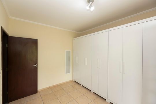 QUARTO Nº 2 de casa de condomínio para alugar com 3 quartos, 140m² em Conjunto Habitacional Vila Santana (sousas), Campinas