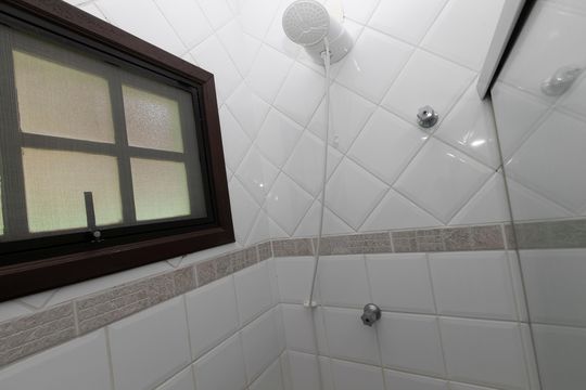 BANHEIRO SOCIAL de casa de condomínio para alugar com 3 quartos, 140m² em Conjunto Habitacional Vila Santana (sousas), Campinas