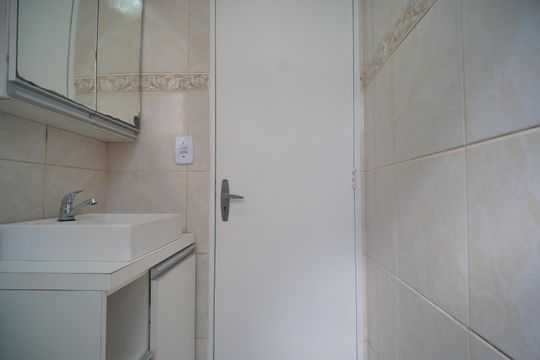 Banheiro de apartamento à venda com 2 quartos, 48m² em Canudos, Novo Hamburgo