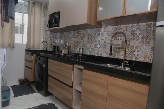 Cozinha de apartamento para alugar com 2 quartos, 48m² em Fazenda Caguaçu, São Paulo