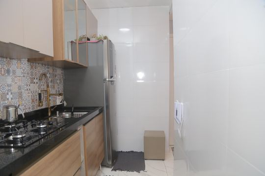 Cozinha de apartamento para alugar com 2 quartos, 48m² em Fazenda Caguaçu, São Paulo