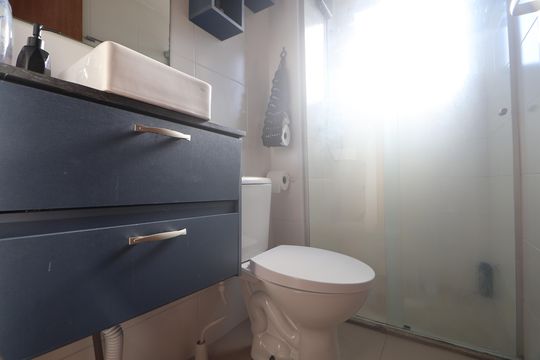 Banheiro de apartamento para alugar com 2 quartos, 43m² em São José, Canoas