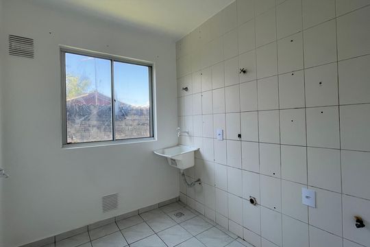 Cozinha de apartamento para alugar com 2 quartos, 48m² em Bom Viver, São José