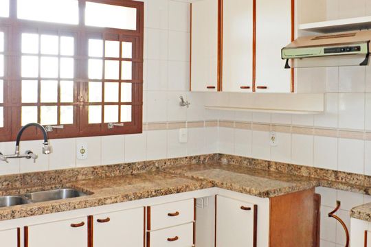 Cozinha de casa de condomínio para alugar com 3 quartos, 920m² em Loteamento Banespa, Vinhedo