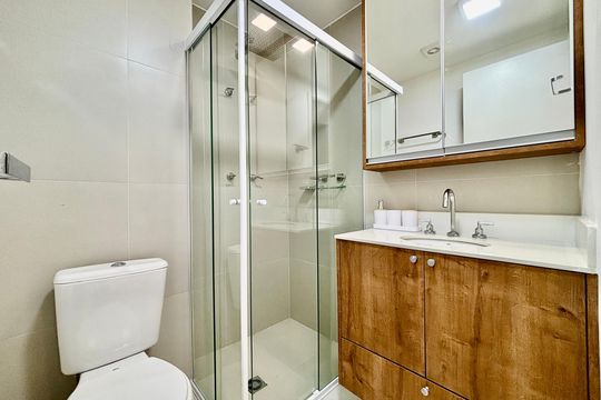 Banheiro de kitnet/studio à venda com 1 quarto, 25m² em Pinheiros, São Paulo