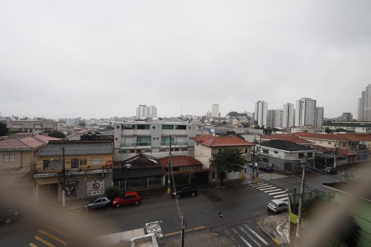 Vista  de apartamento à venda com 2 quartos, 39m² em Parque Vitoria, São Paulo