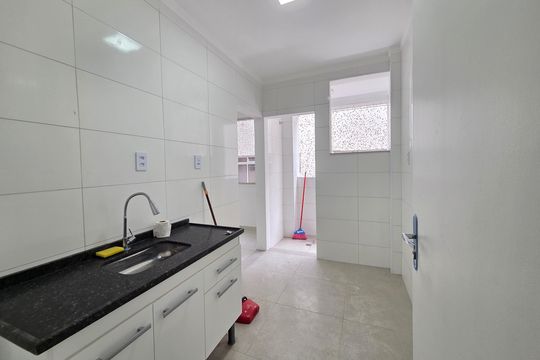 Cozinha de apartamento para alugar com 1 quarto, 40m² em Canto do Forte, Praia Grande