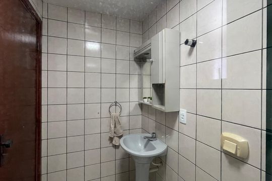 Banheiro Corredor de apartamento para alugar com 3 quartos, 60m² em Real Parque, São José