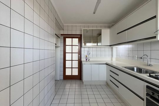 Cozinha de apartamento para alugar com 3 quartos, 60m² em Real Parque, São José