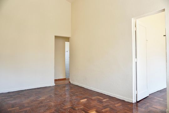 Sala de casa para alugar com 3 quartos, 50m² em Alto Caiçaras, Belo Horizonte
