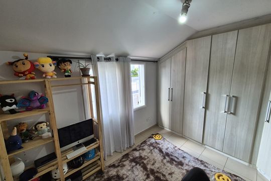 Quarto de casa de condomínio à venda com 2 quartos, 80m² em Socorro, São Paulo