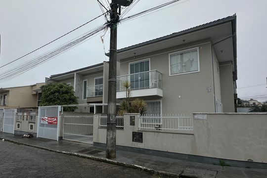 Fachada de casa para alugar com 2 quartos, 71m² em Forquilhas, São José