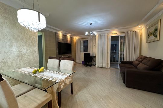 Apartamento à venda com 2 quartos, 74m² em Jardim Tupanci, Barueri